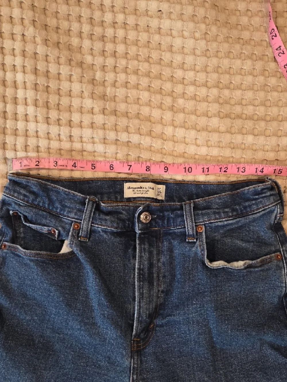Abercrombie & Fitch Ankle Straight High Rise 30/10 Short - Picture 6 of 7